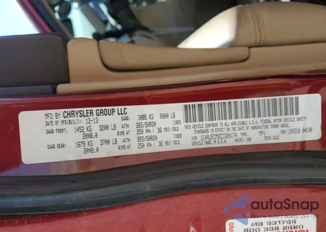 2014 Jeep Grand Cherokee Overland z USA, uszkodzony, nr VIN 1C4RJFCM2EC324174